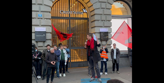 瑞士国民每人或需付出12500瑞郎以援助瑞信 民众在瑞信总部外聚集抗议 第2张